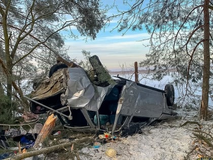 В Камешковском районе спасли людей из перевернувшегося авто, которое могло загореться