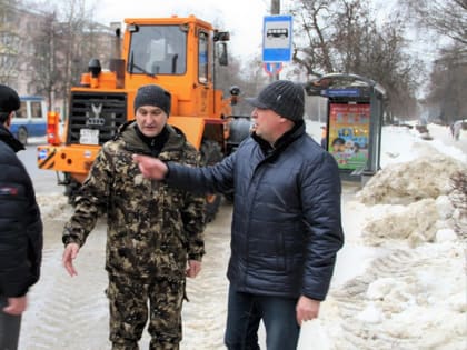 «Навести порядок будет непросто, но начало положено»: владимирский мэр Дмитрий Наумов снова посмотрел, как город чистят от снега и наледи