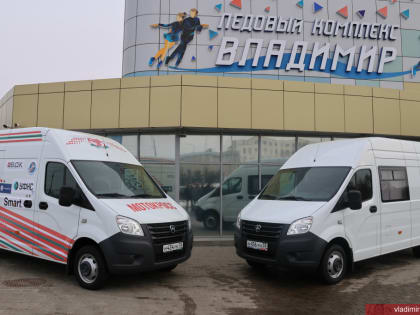 Дмитрий Наумов вручил ключи от новых автомобилей двум спортшколам