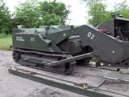 Военкор показал работу робота-сапера «Уран» в зоне СВО