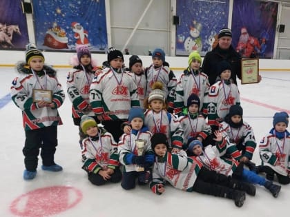 Юные хоккеисты команды "Красный Химик" участвовали в турнире по хоккею с шайбой "Рождественские звёзды 2023"