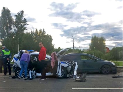 В Вязниковском районе 5 человек пострадали в результате столкновения автомобиля ДПС и грузовой машины