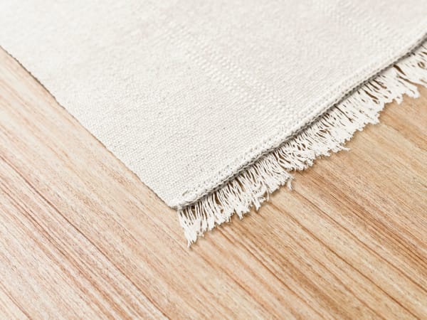 Как выбрать идеальный домашний ковёр: советы для тех, кто запутался в вариациях