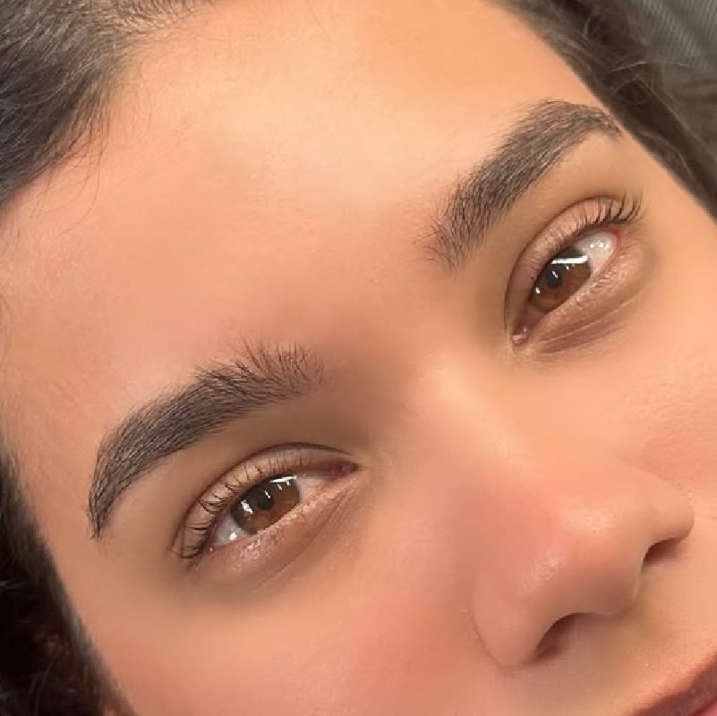 Diseño de cejas — Antes