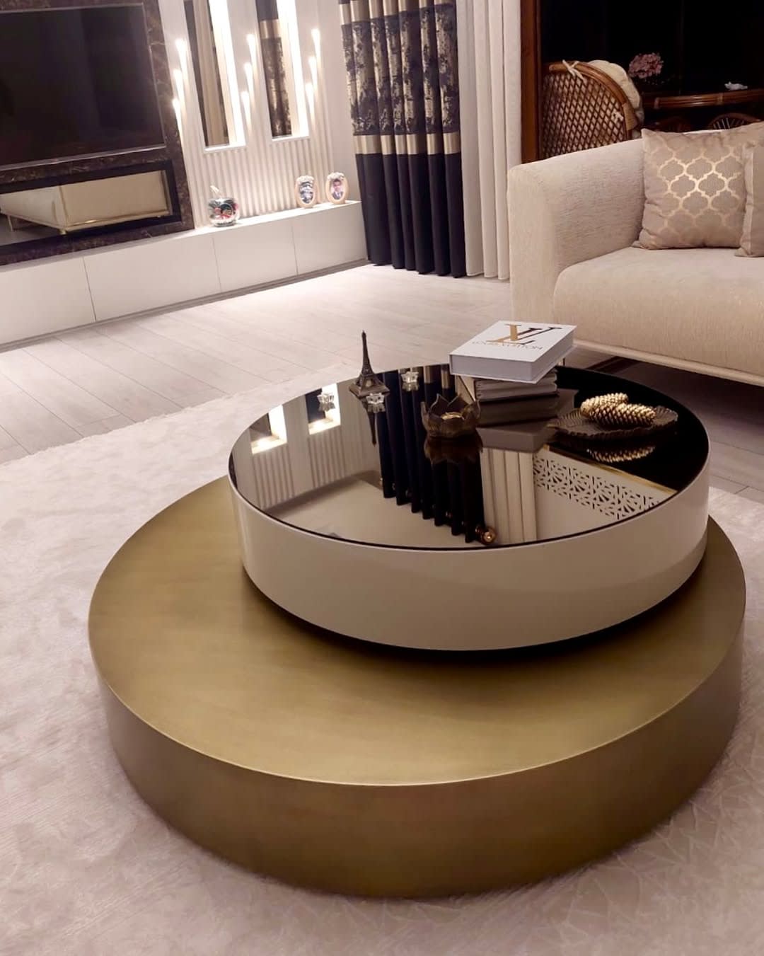 Minotti Gold/White