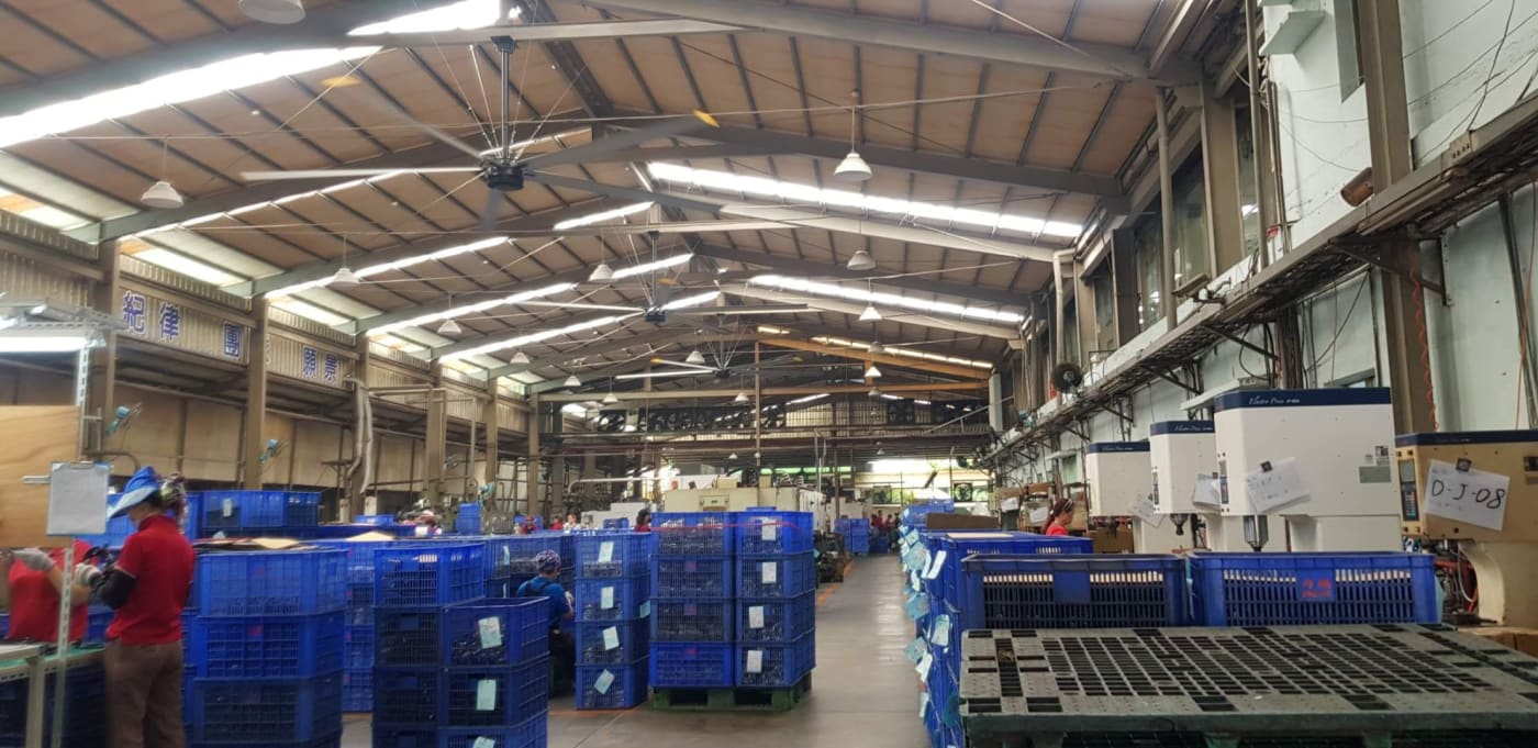 Quạt trần công nghiệp HVLS giúp nâng cao hiệu quả làm việc và an toàn 2 Quạt trần công nghiệp HVLS giúp nâng cao hiệu quả làm việc và an toàn 1