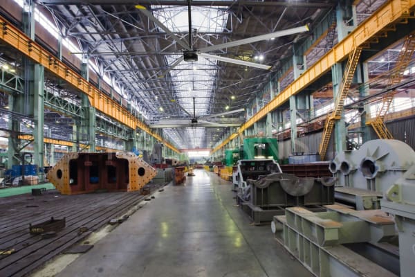 VAI TRÒ QUAN TRỌNG CỦA QUẠT TRẦN CÔNG NGHIỆP HVLS TRONG CÁC HOẠT ĐỘNG SẢN XUẤT 2 QUẠT TRẦN CÔNG NGHIỆP HVLS