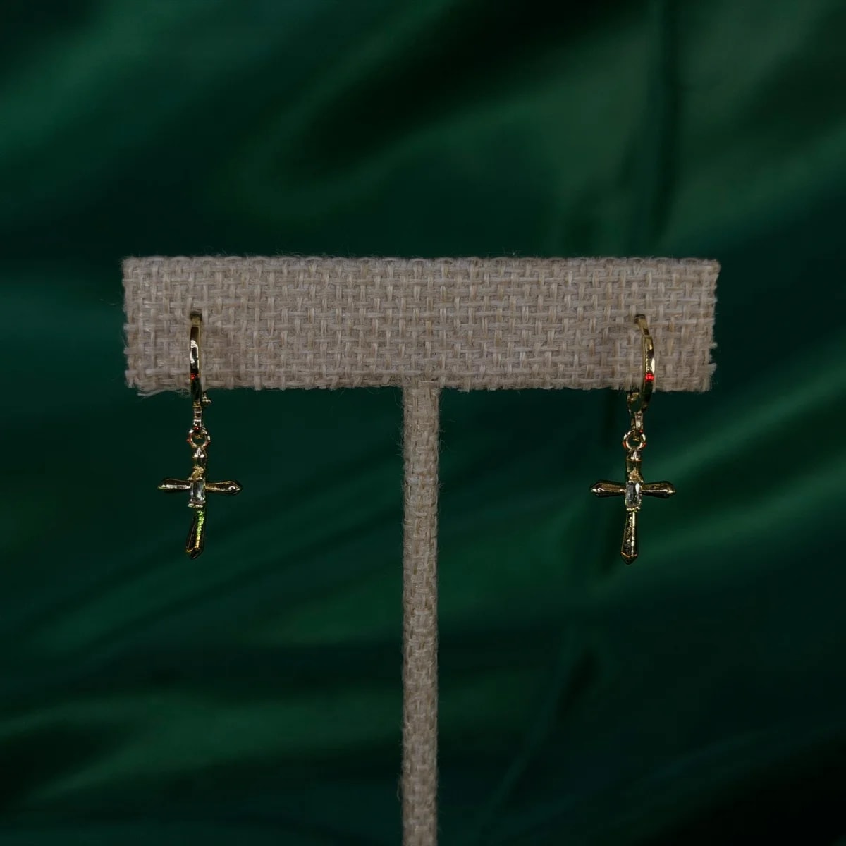 Aretes Largos con Cruz de Chapa de Oro 18k — vista 2
