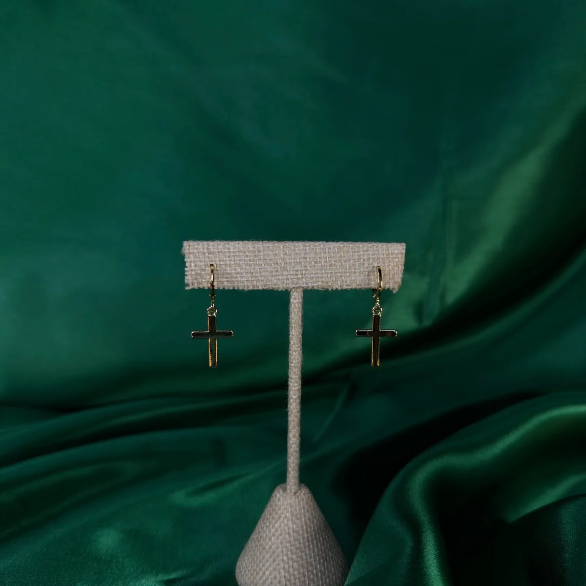Aretes Largos con Cruz en Chapa de Oro 18k — vista 4