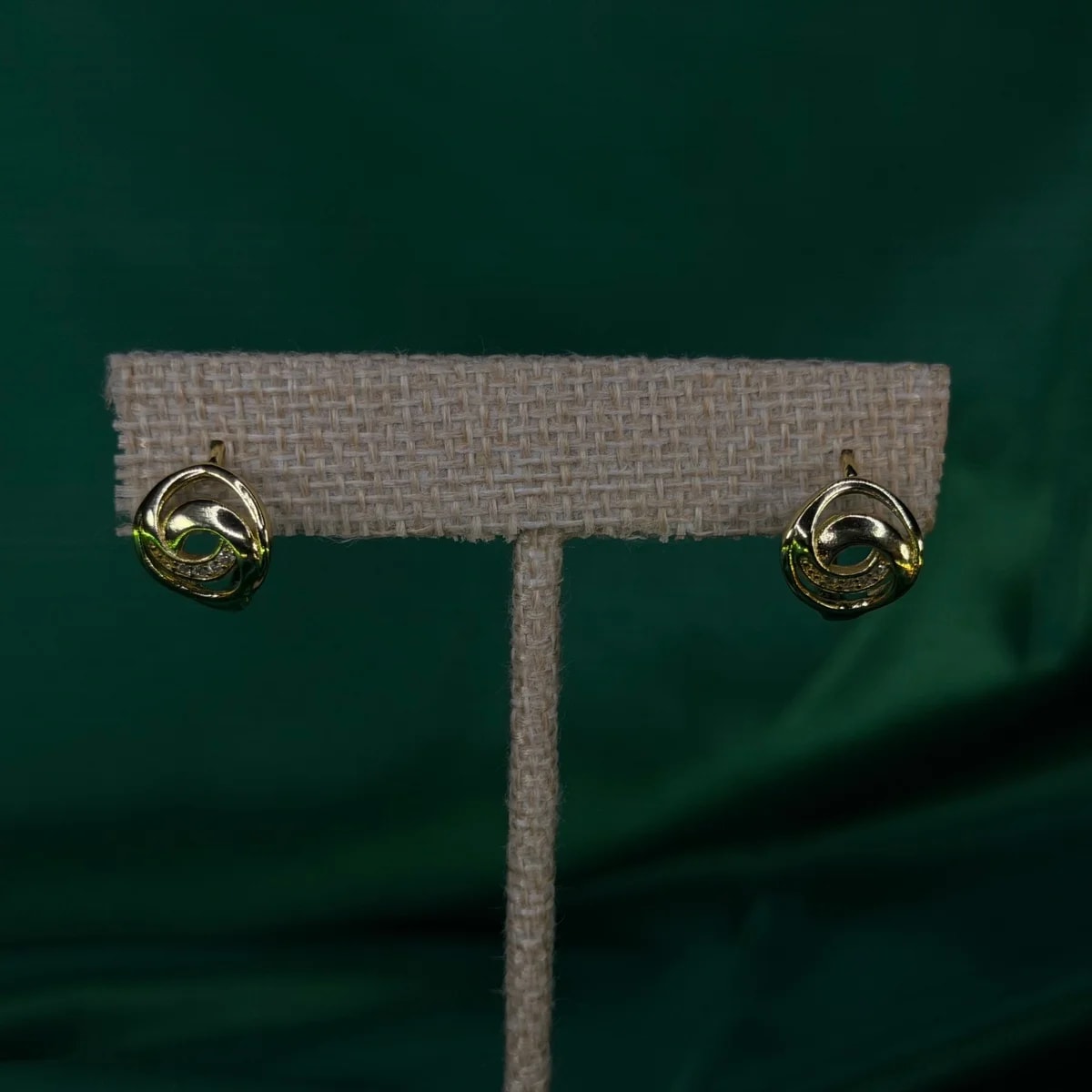 Arracadas Clásicas con Baño de Chapa de Oro 18k — vista 3