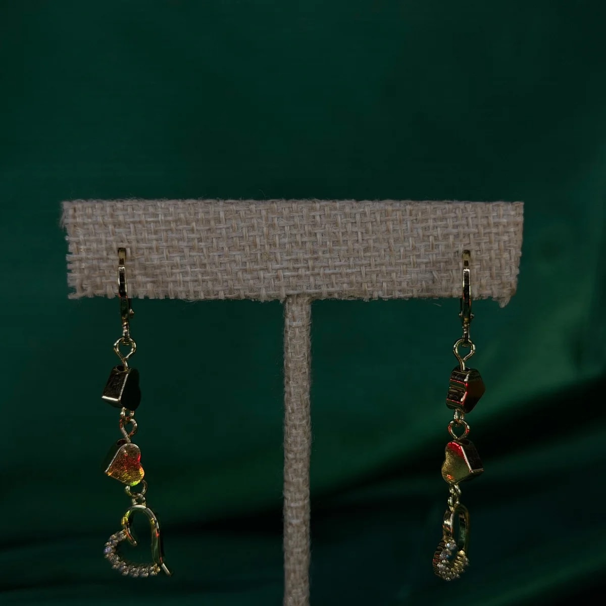 Aretes Largos con Detalle Geométrico en Chapa de Oro 18k — vista 2