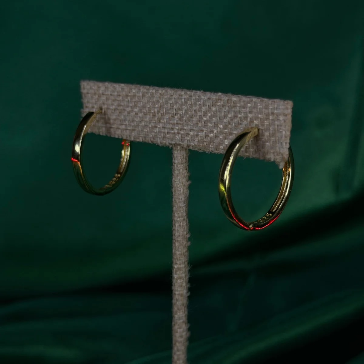 Arracadas Clásicas con Aro de Chapa de Oro 18k — vista 2