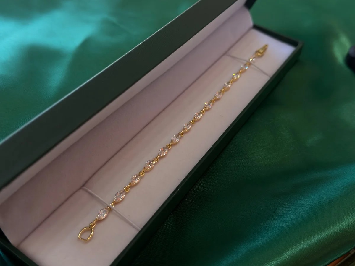 Pulsera Delicada con Detalle Oval en Chapa de Oro 18k — vista 2