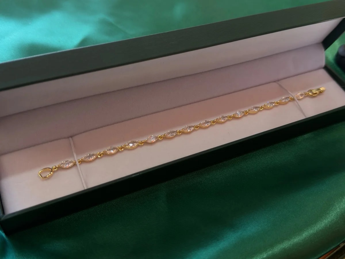 Pulsera Delicada con Detalle Oval en Chapa de Oro 18k — vista 3