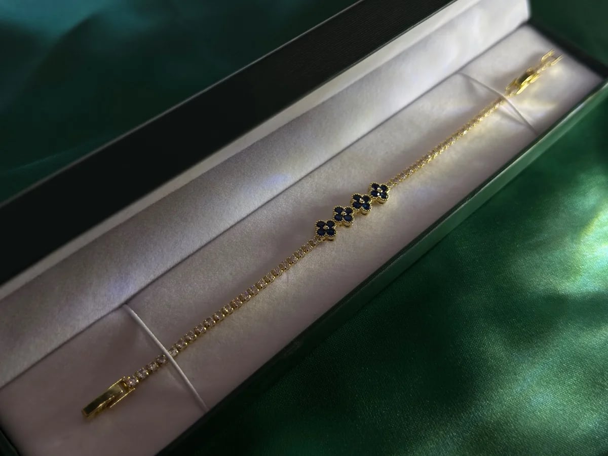 Pulsera de Chapa de Oro 18k con Encantadores Florales — vista 3