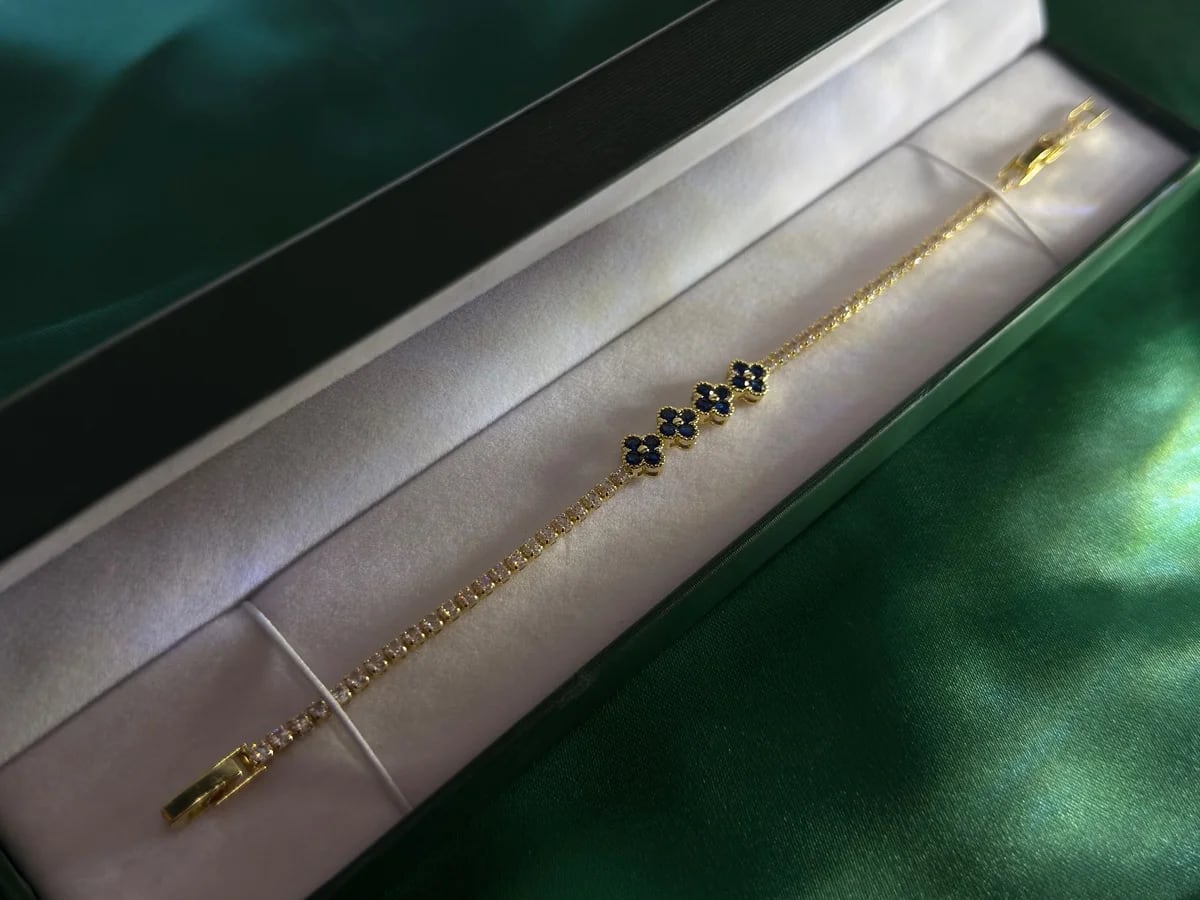 Pulsera de Chapa de Oro 18k con Encantadores Florales — vista 2