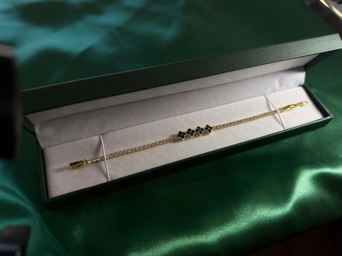 Pulsera de Chapa de Oro 18k con Encantadores Florales — vista 5