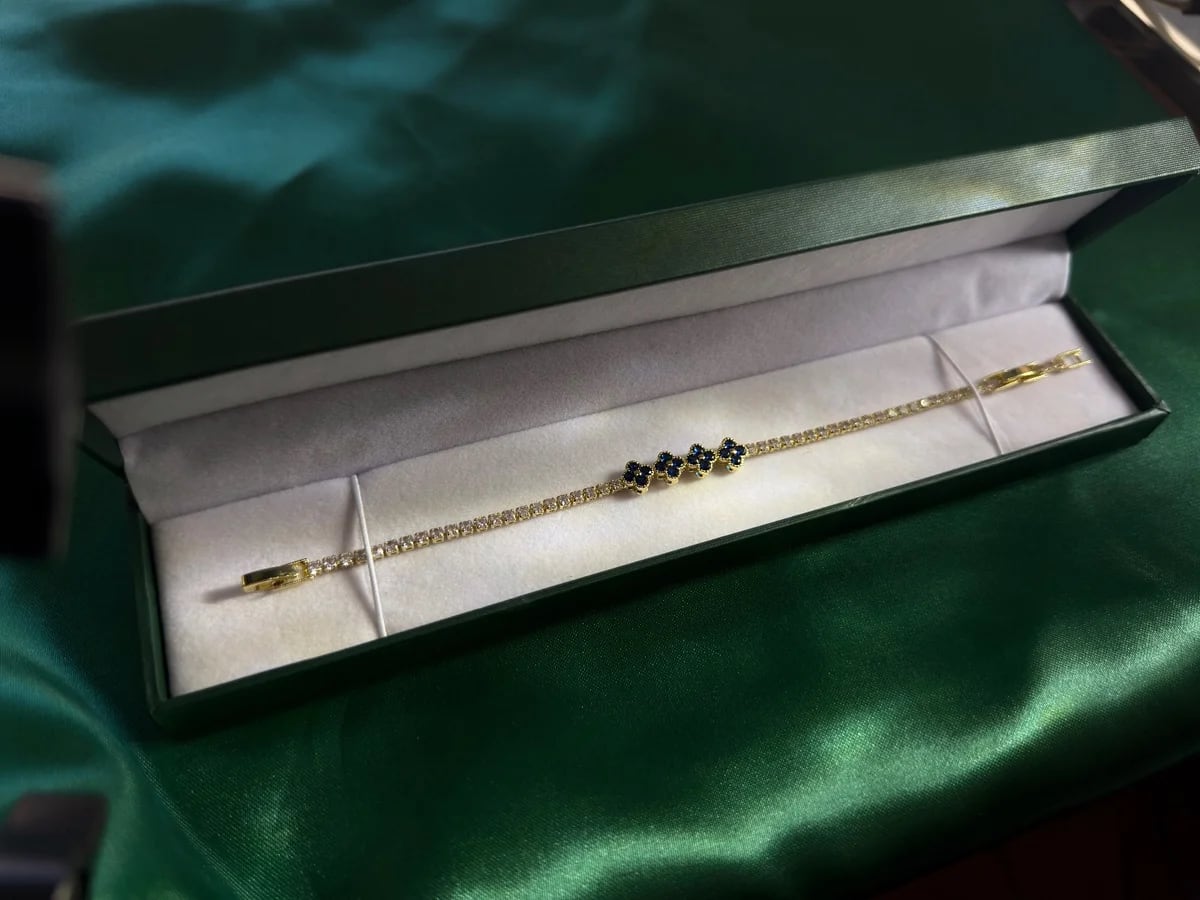 Pulsera de Chapa de Oro 18k con Encantadores Florales — vista 6