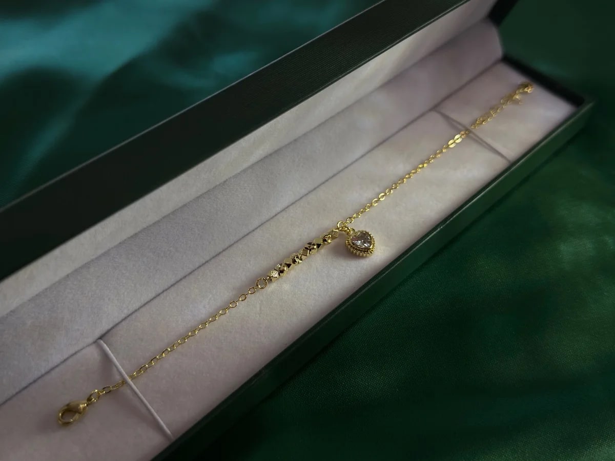 Pulsera Corazon Colgante en Chapa de Oro — vista 2