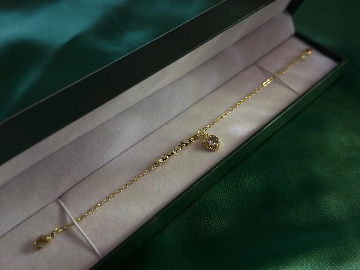 Pulsera Corazon Colgante en Chapa de Oro — vista 3