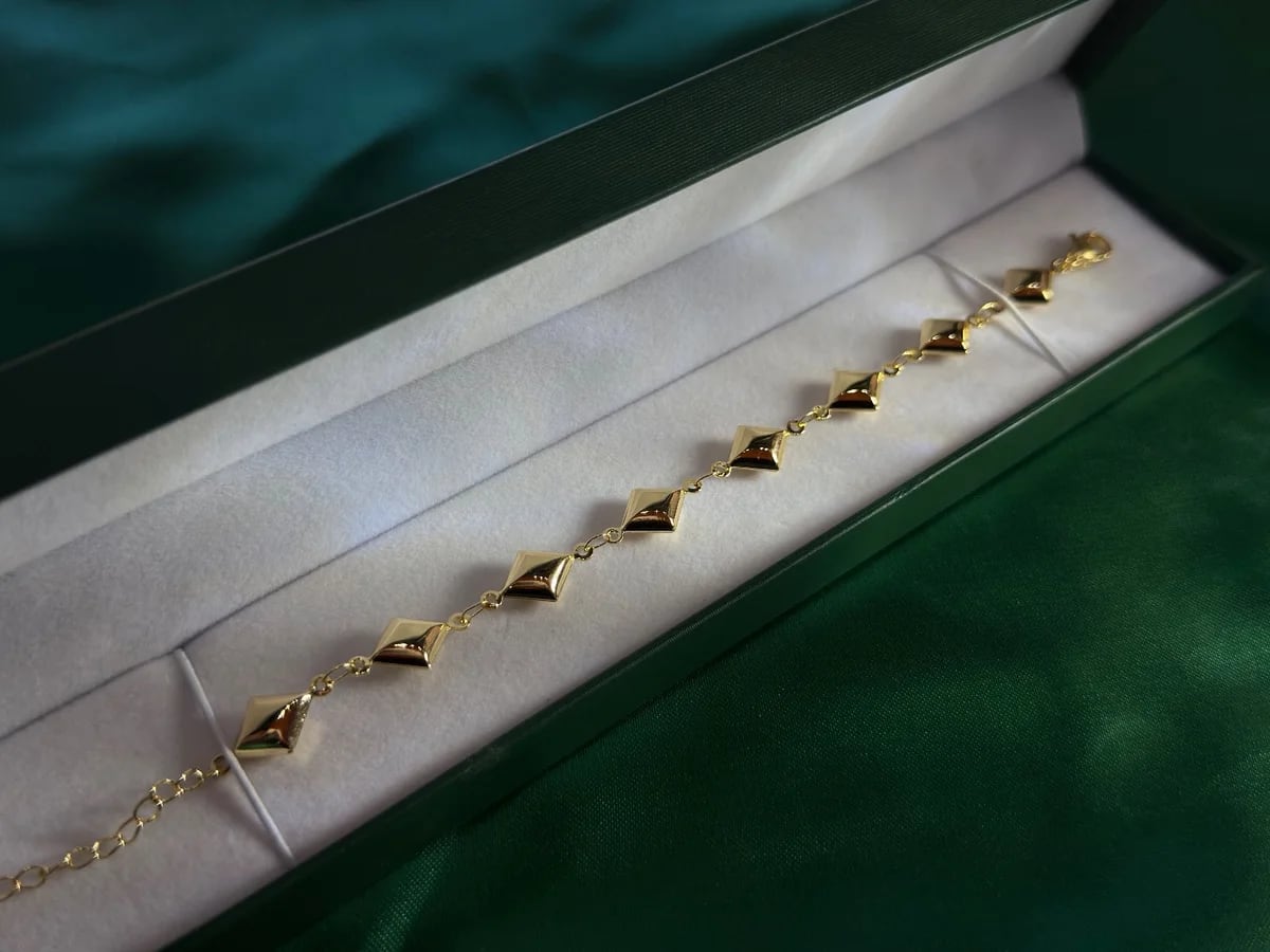 Pulsera Estructurada de Eslabones Rombo en Chapa de Oro — vista 4