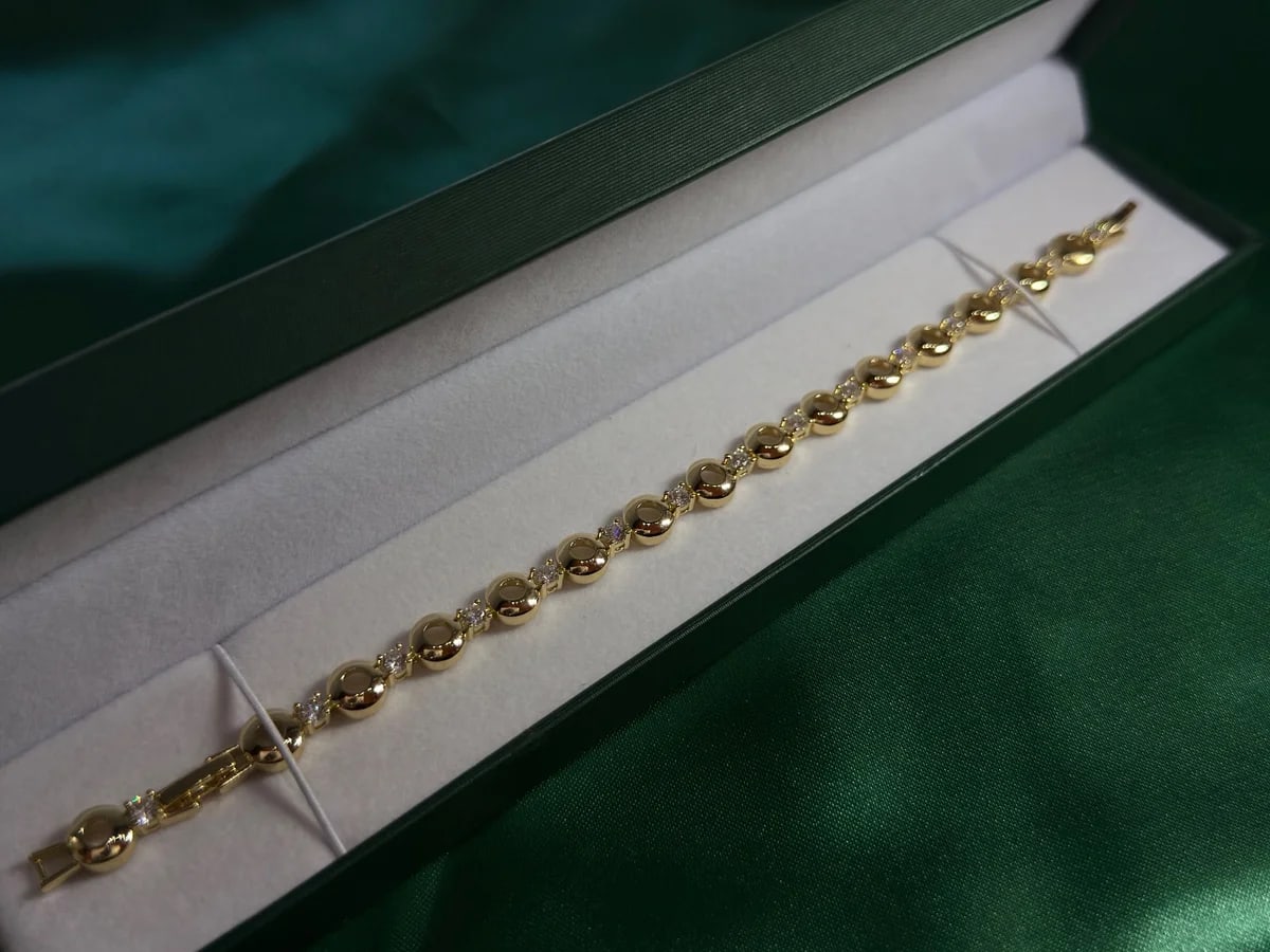 Pulsera Dorada en Chapa de Oro con Encantos — vista 4
