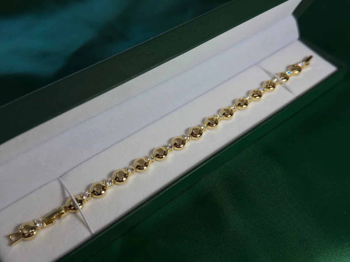 Pulsera Dorada en Chapa de Oro con Encantos — vista 5