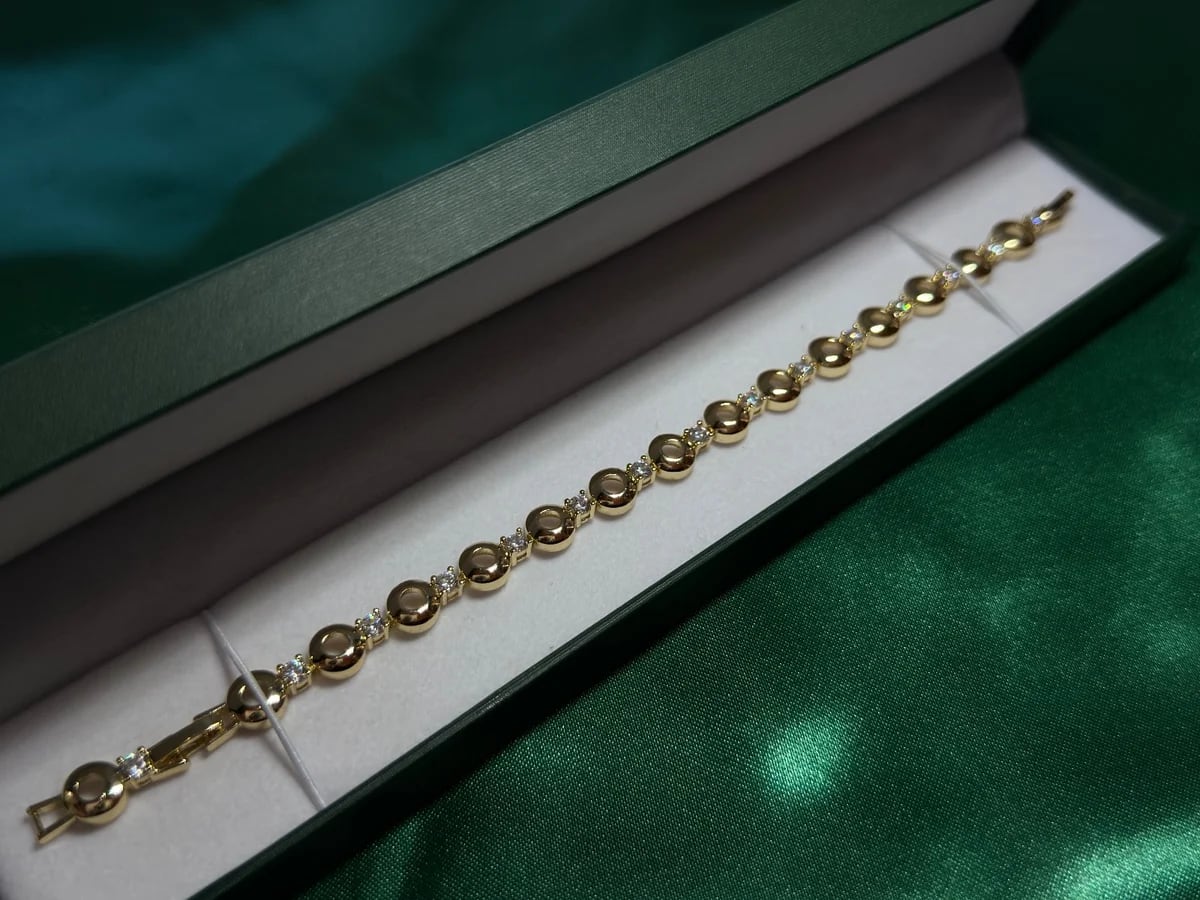 Pulsera Dorada en Chapa de Oro con Encantos — vista 6