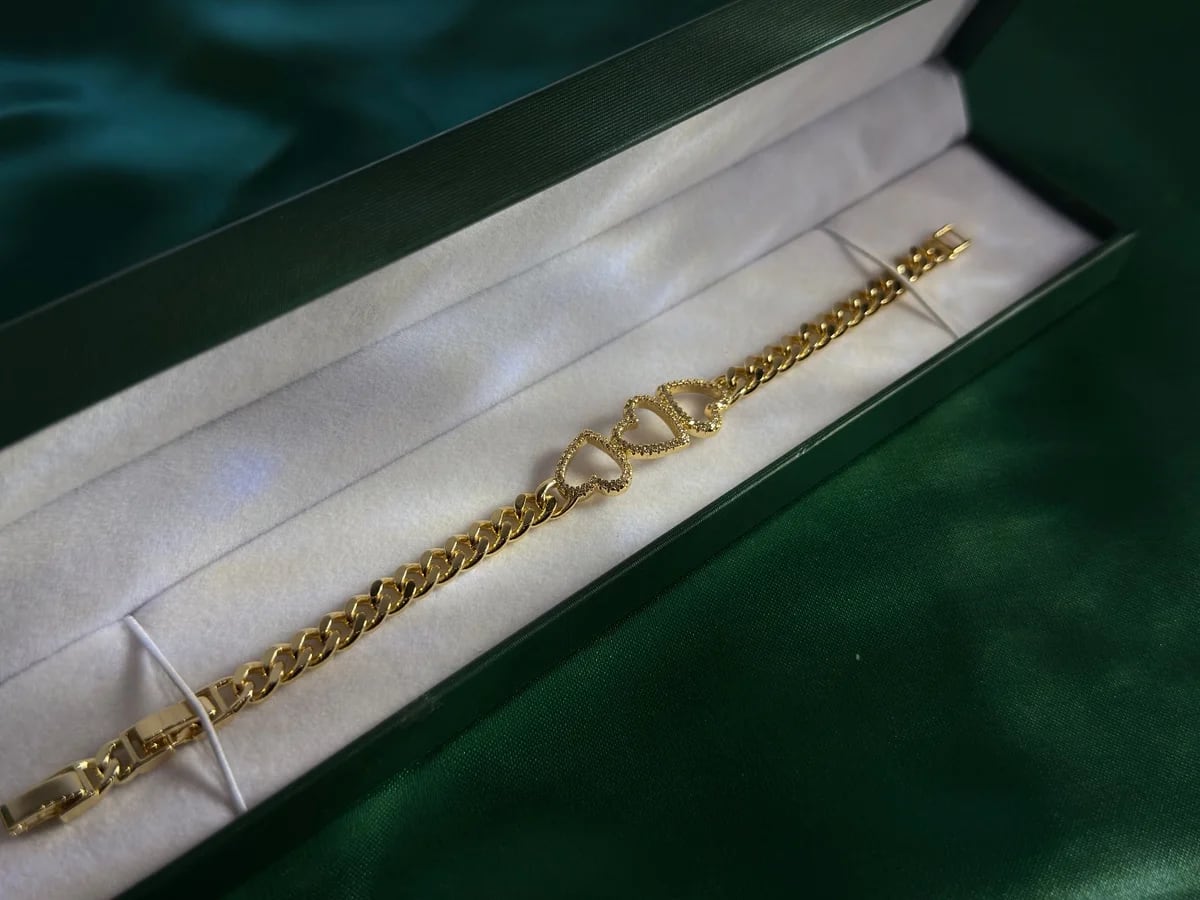 Pulsera Chapa de Oro 18k Cadena Herrería y Corazones — vista 4