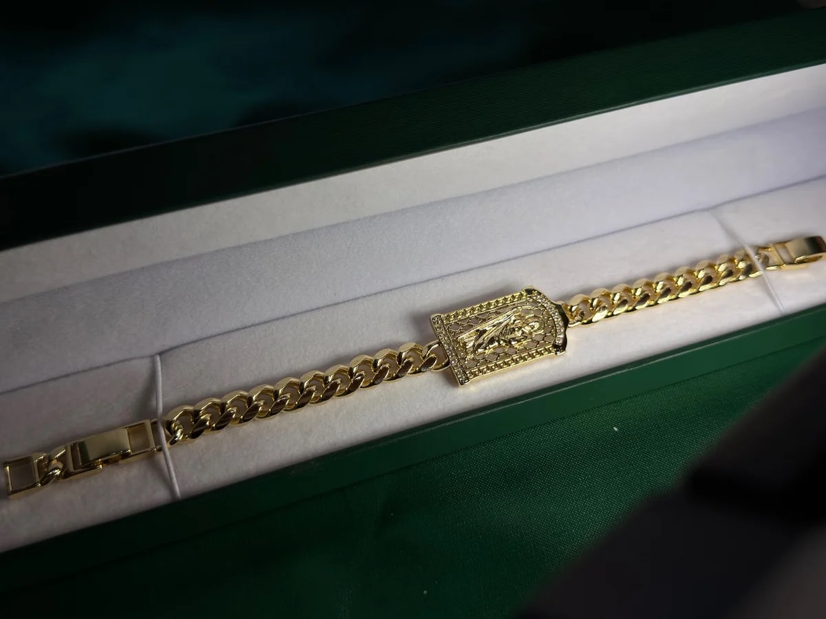 Pulsera con Placa de Medusa San Judas Chapa de Oro — vista 7