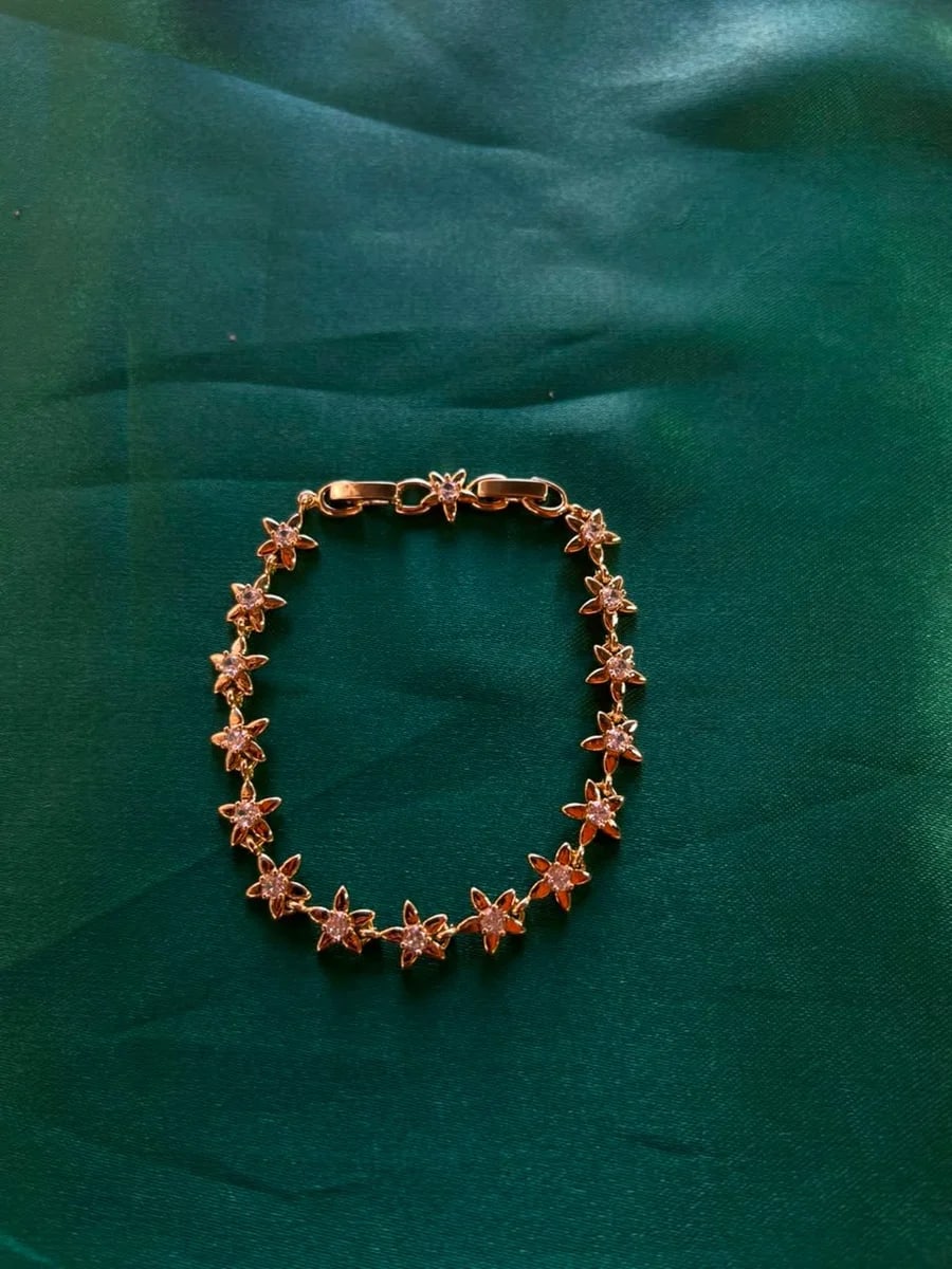 Pulsera de Flores Estrella Llamativa en Chapa de Oro 18k — vista 4