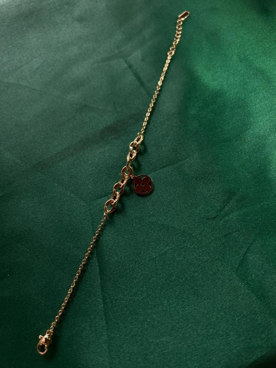 Pulsera eslabon y rueda trebol en Chapa de Oro — vista 4