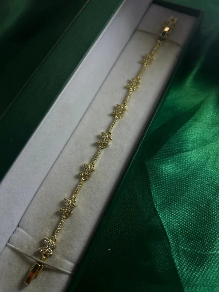 Pulsera Cadena de Mariposas en Chapa de Oro 18k — vista 2