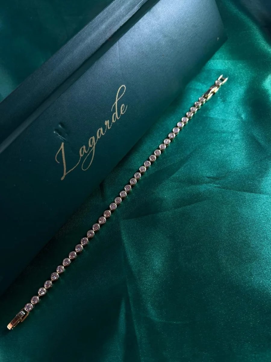 Pulsera Delgada con Circonias Redondas con Bisel en Chapa de Oro 18k — vista 3