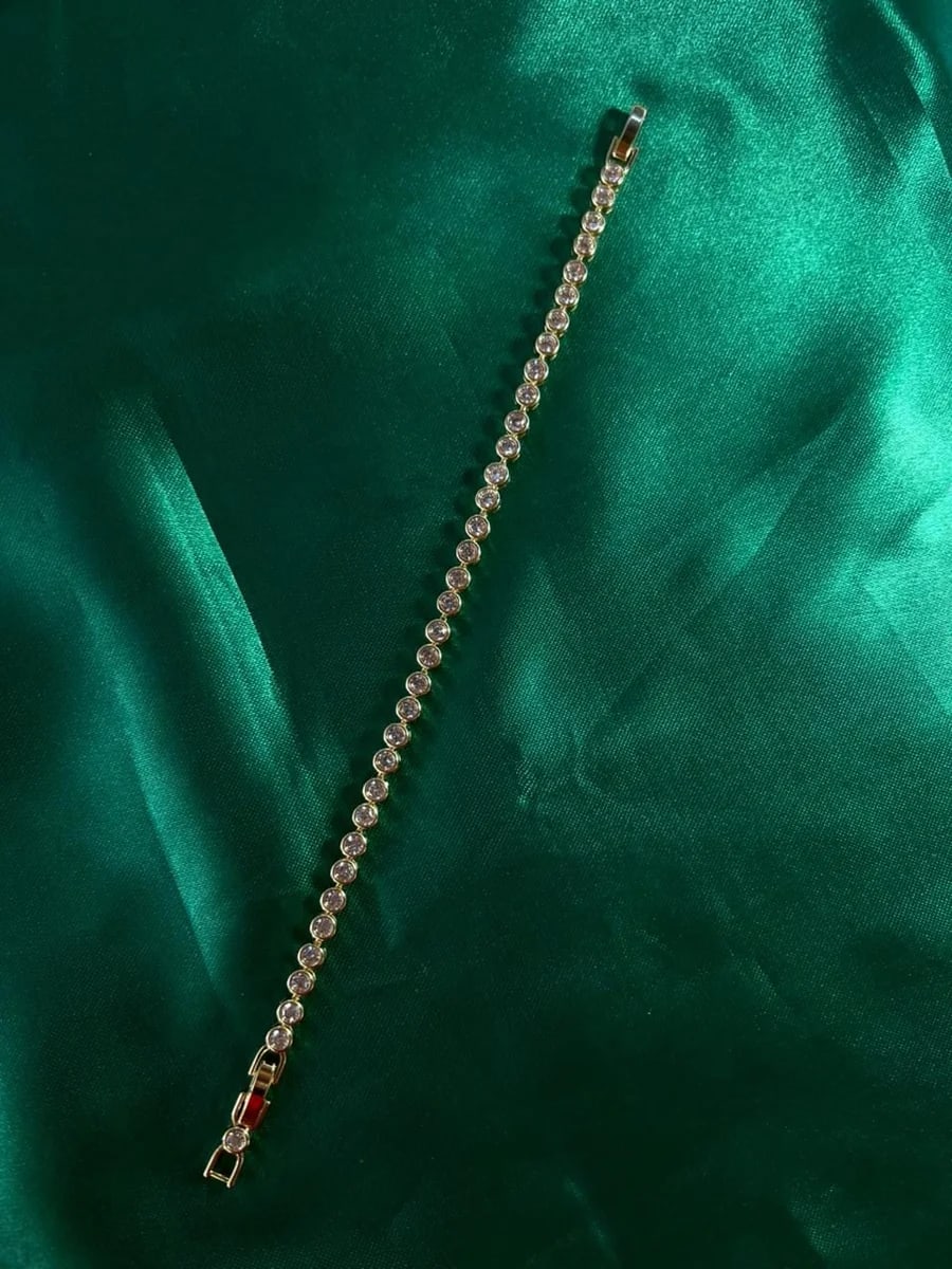 Pulsera Delgada con Circonias Redondas con Bisel en Chapa de Oro 18k — vista 4