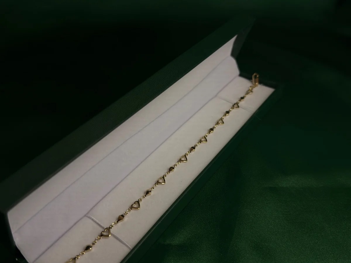 Pulsera Delicada de Corazones en Chapa de Oro 18k — vista 3