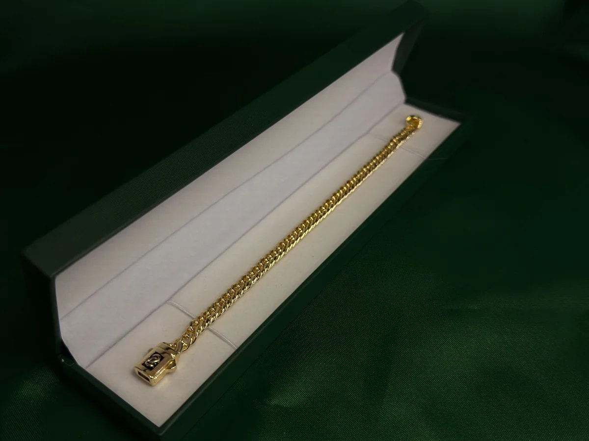 Pulsera Eslabón Fino con Broche de Seguridad en Chapa de Oro 18k — vista 2