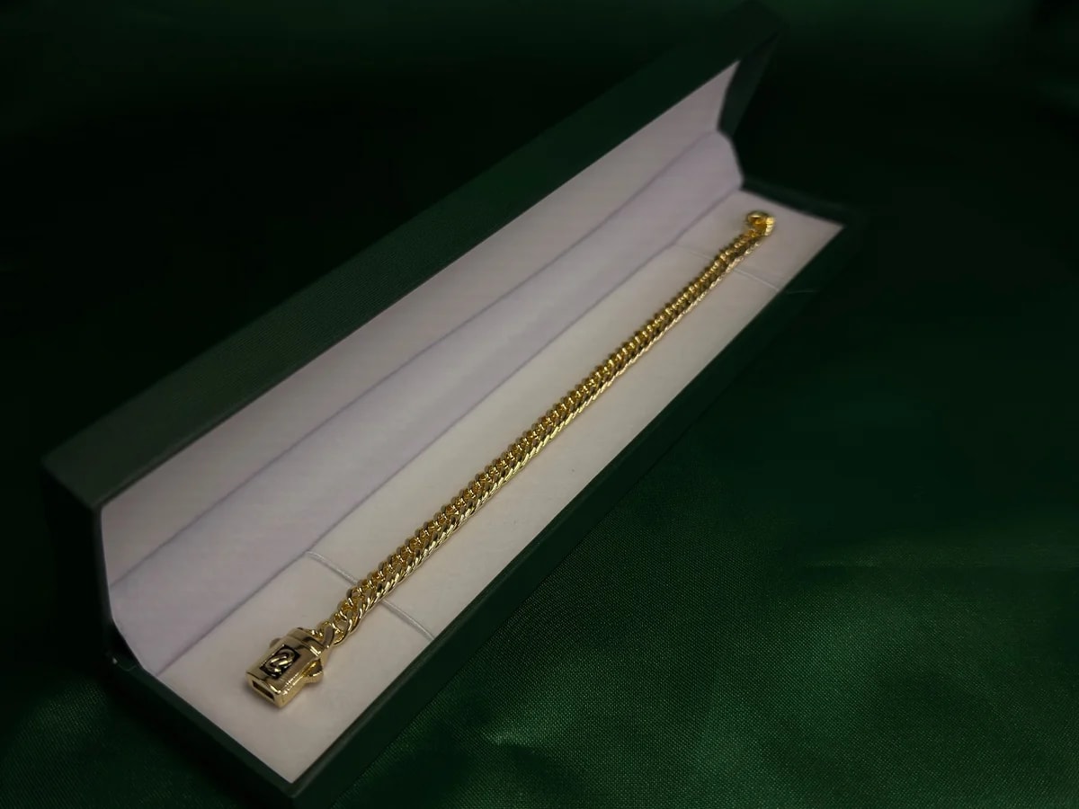 Pulsera Eslabón Fino con Broche de Seguridad en Chapa de Oro 18k — vista 4
