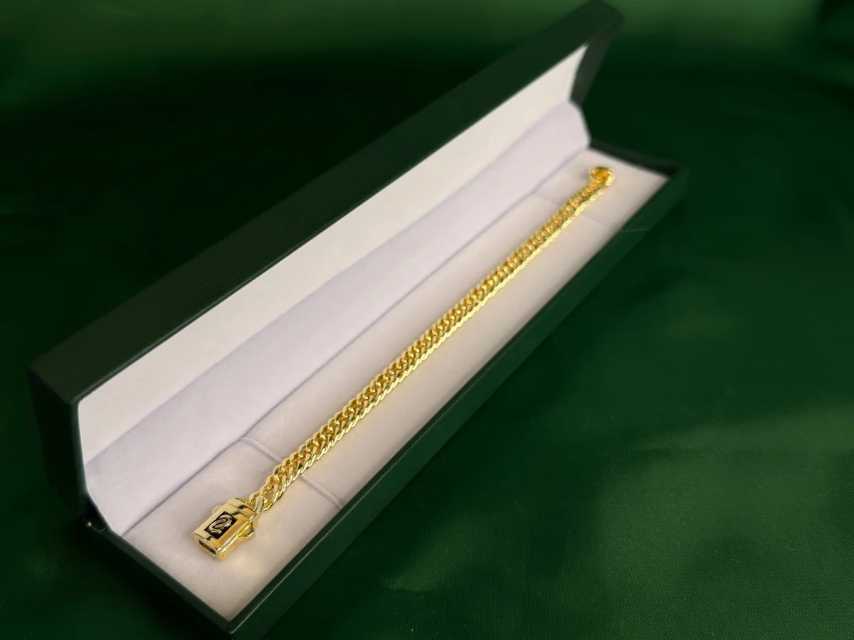 Pulsera Eslabón Fino con Broche de Seguridad en Chapa de Oro 18k — vista 7