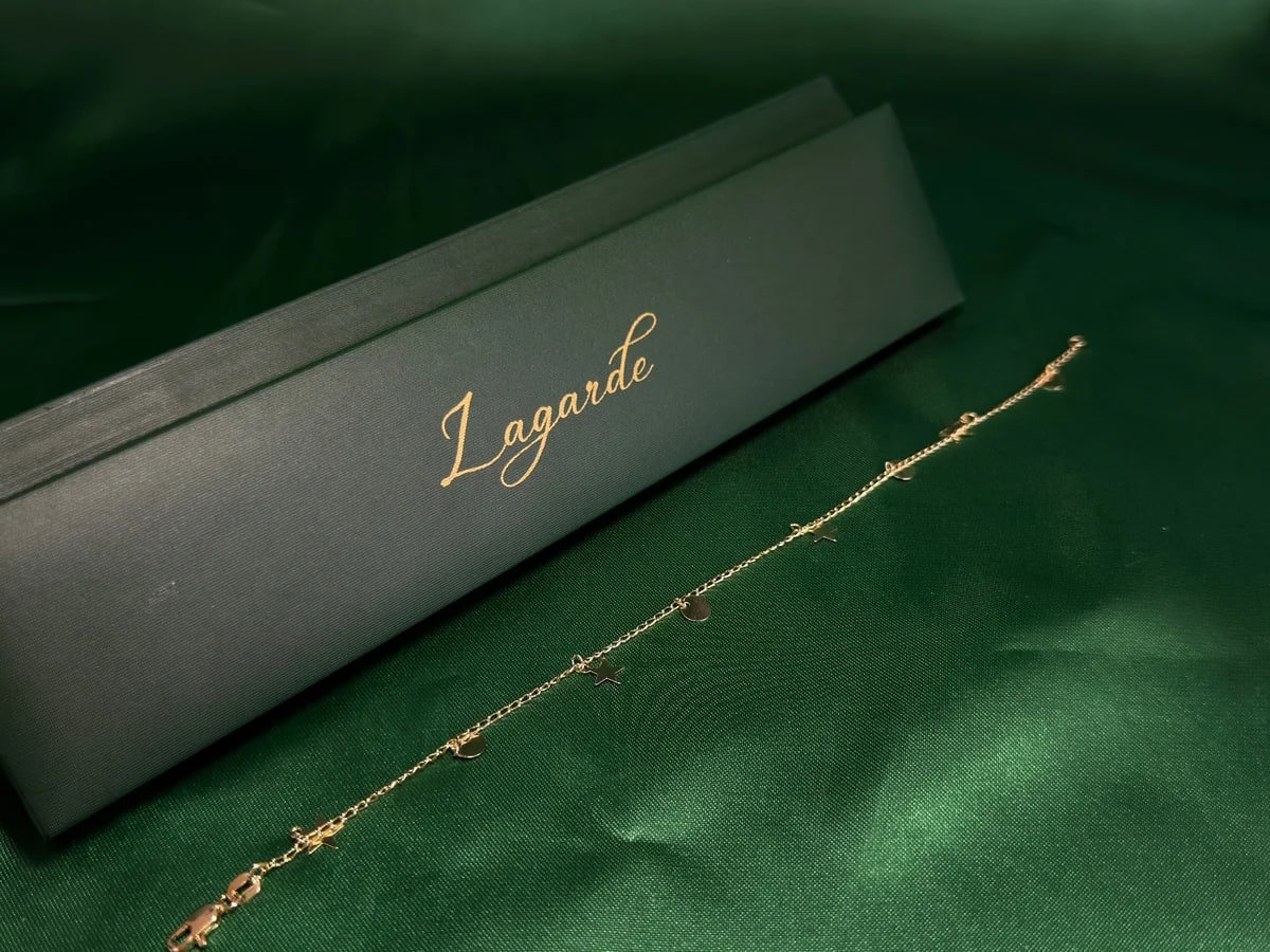 Pulsera Delicada Estrellas Colgantes en Chapa de Oro 18k — vista 3