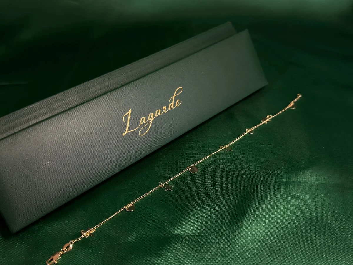 Pulsera Delicada Estrellas Colgantes en Chapa de Oro 18k — vista 5
