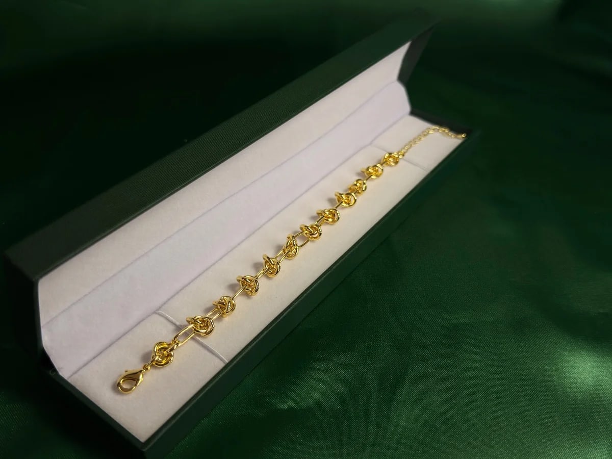 Pulsera Eslabones con Nudos de Amor en Chapa de Oro 18k — vista 4