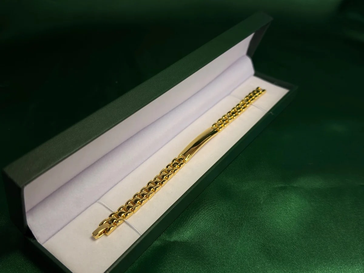 Pulsera de Eslabones Texturizados con Placa Central en Chapa de Oro 18k — vista 3