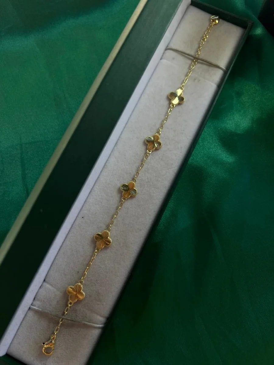 Pulsera Múltiples Dijes de Trébol Chapa de Oro 18k — vista 2
