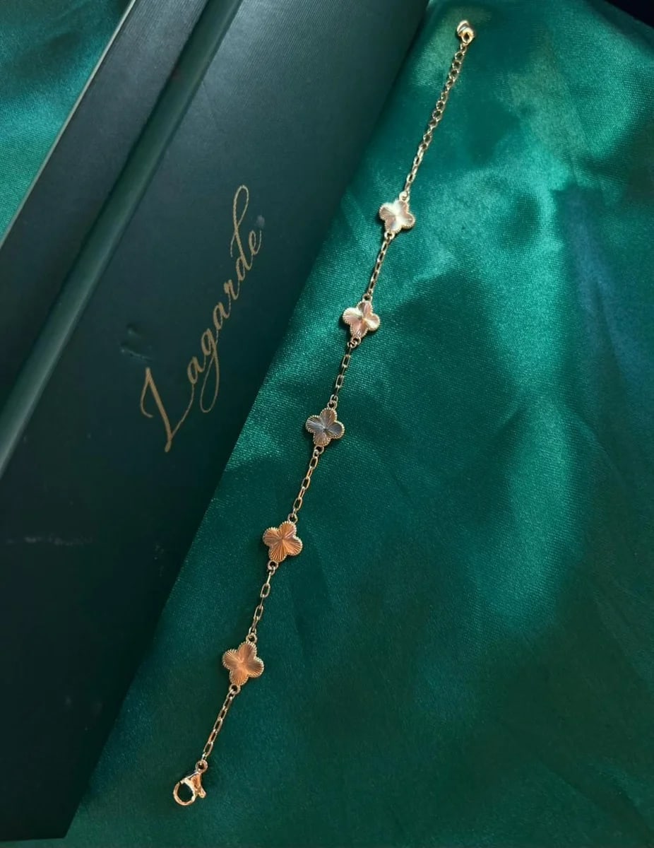 Pulsera Múltiples Dijes de Trébol Chapa de Oro 18k — vista 3