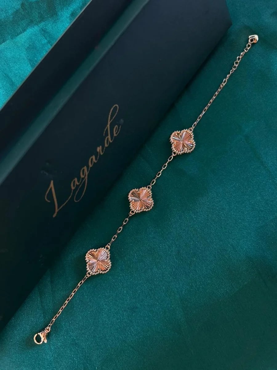 Pulsera Tréboles Texturizados en Chapa de Oro 18k — vista 3