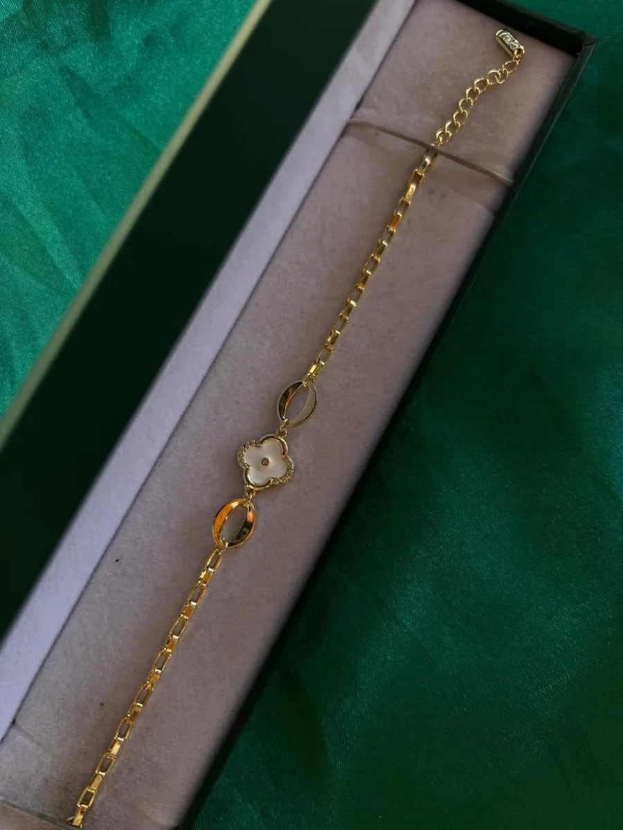Pulsera Trébol Central con Eslabones Geométricos Chapa de Oro 18k — vista 2