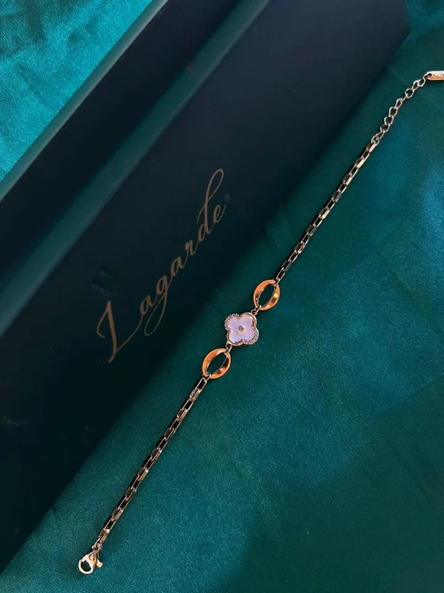 Pulsera Trébol Central con Eslabones Geométricos Chapa de Oro 18k — vista 3