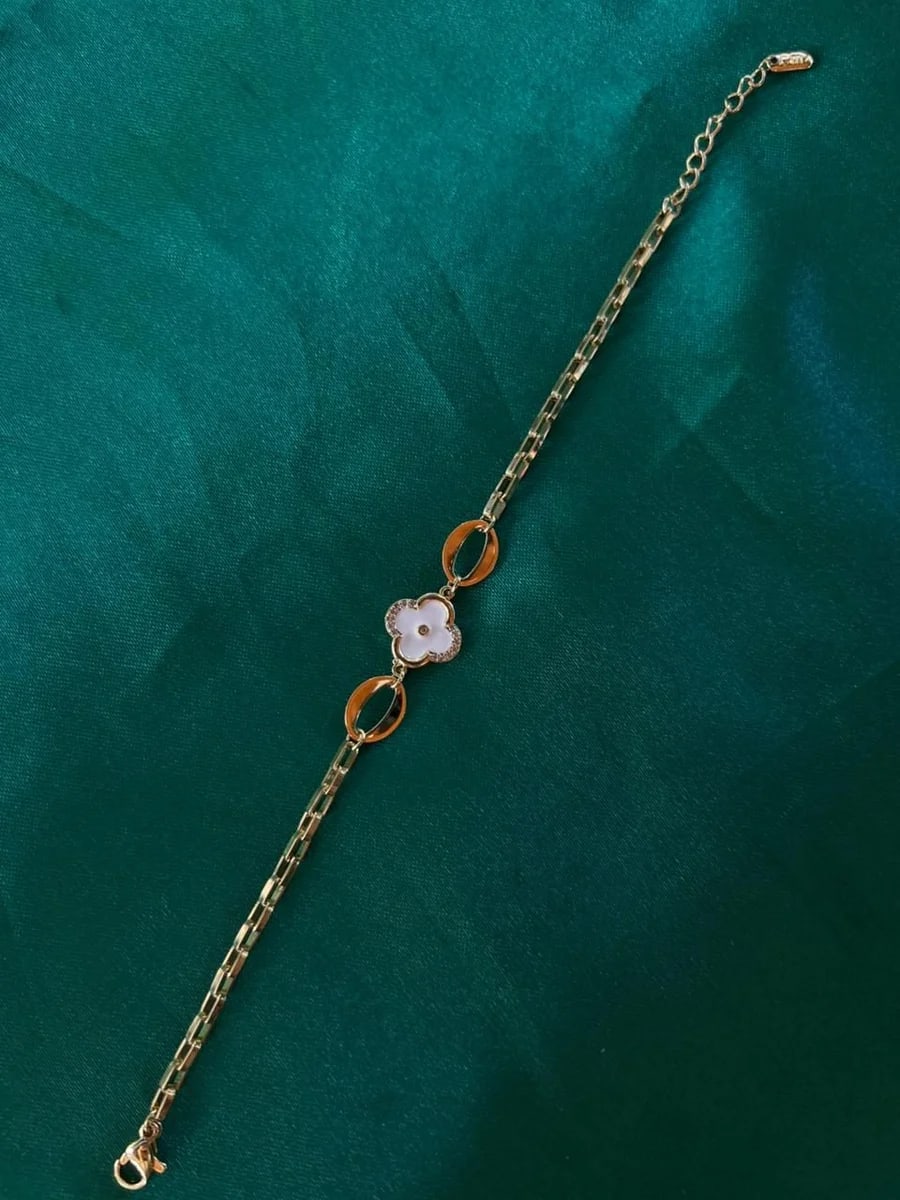 Pulsera Trébol Central con Eslabones Geométricos Chapa de Oro 18k — vista 4