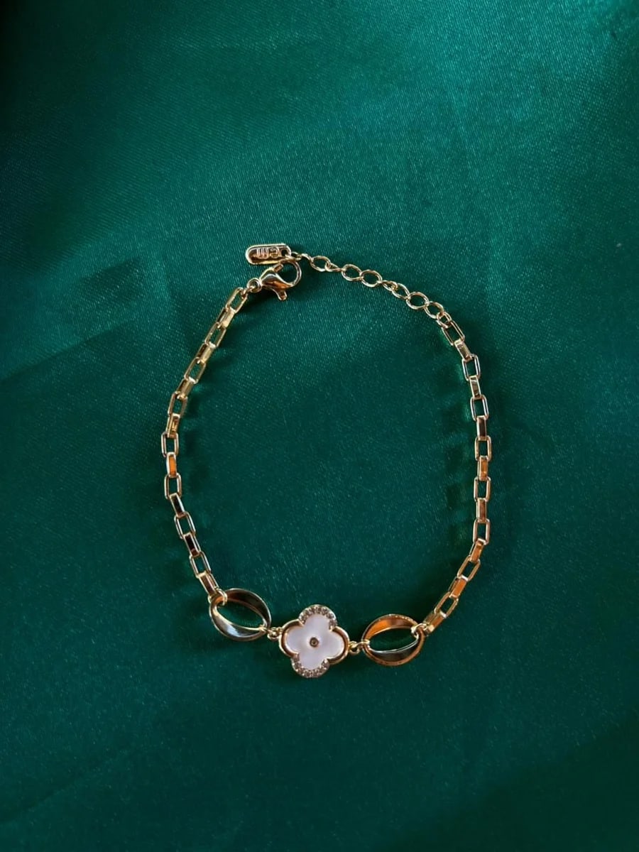 Pulsera Trébol Central con Eslabones Geométricos Chapa de Oro 18k — vista 5